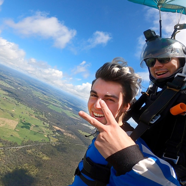 Sky divers over Wollondilly