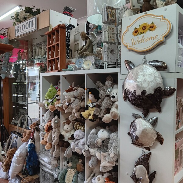 Timeless Treasure Gifts & Décor 
