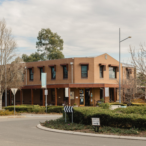 Roundabout at Bingara Gorge Wilton