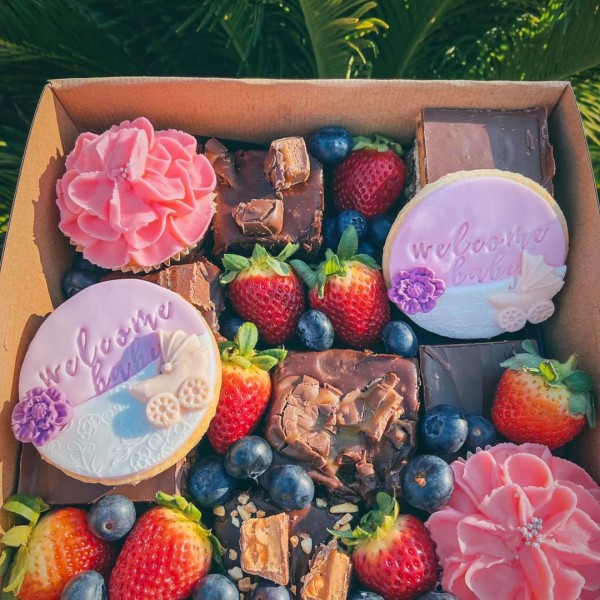 Dessert box DeliciousLeigh Cakes