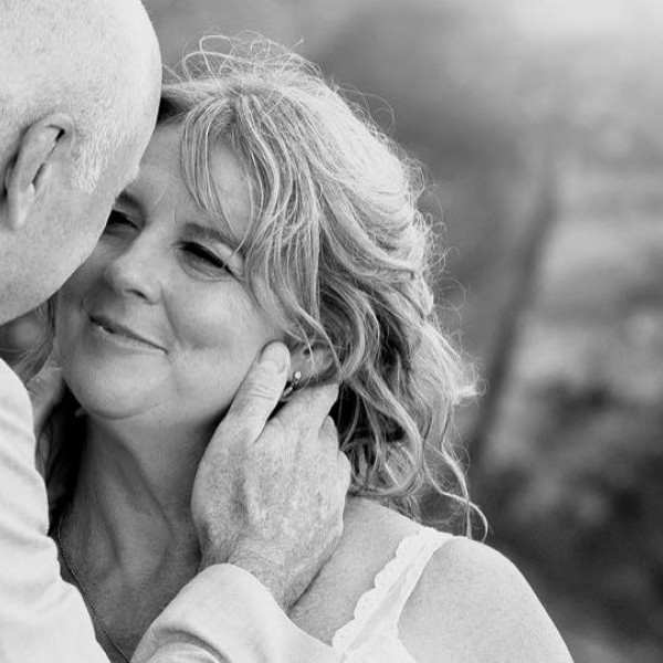 Gorgeous photo of a couple on their wedding day